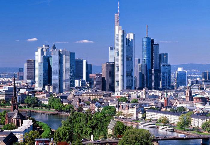 Lancement de l'antenne de Francfort